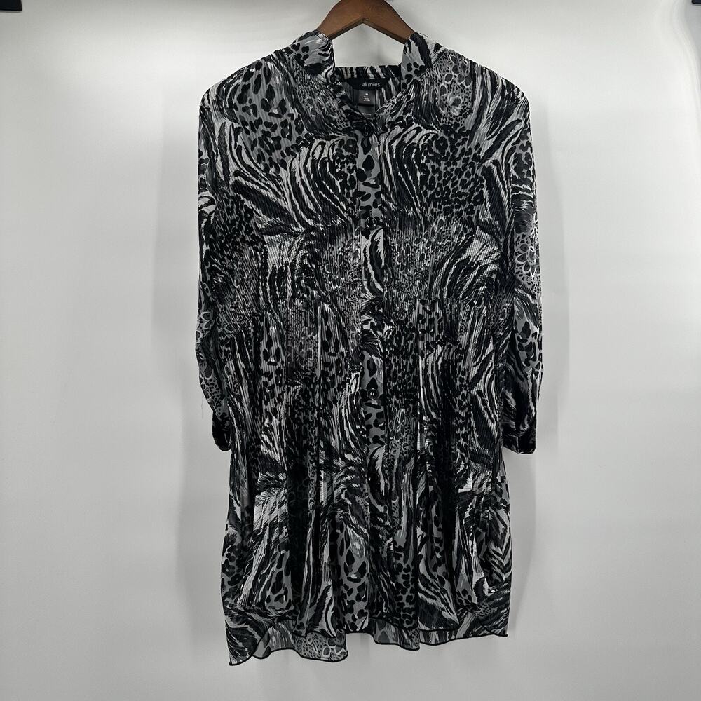 Ali Miles Top Shirt Blouse Womens Medium White Black Animal Print Zebra Textured
